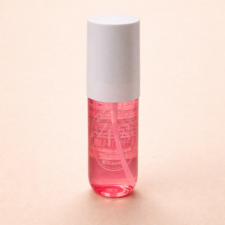Brume Fixatrice de Maquillage Hydratante – Fini Lumineux