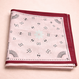 Foulard carré motif bandana