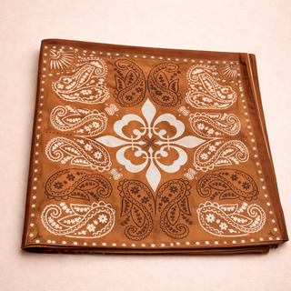 Foulard carré motif bandana