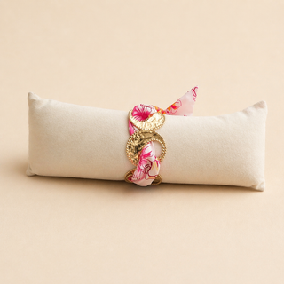 Bracelet Foulard Fleuri Rose & Médaillons Dorés