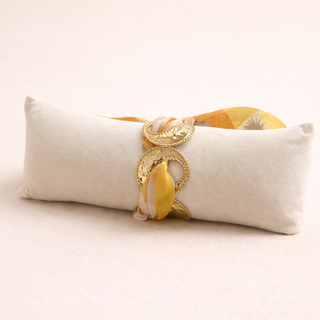 Bracelet Foulard Jaune & Médaillons Dorés