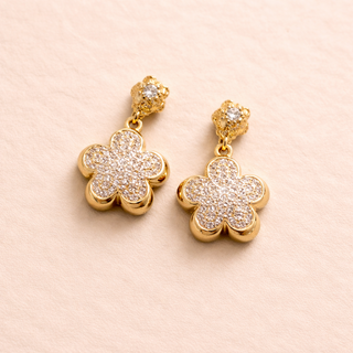 Boucles d’oreilles “Golden Bloom” – Fleur dorée & éclat scintillant